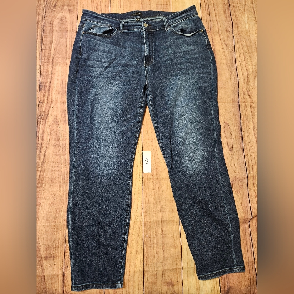 Judy Blue Straight Leg 20w